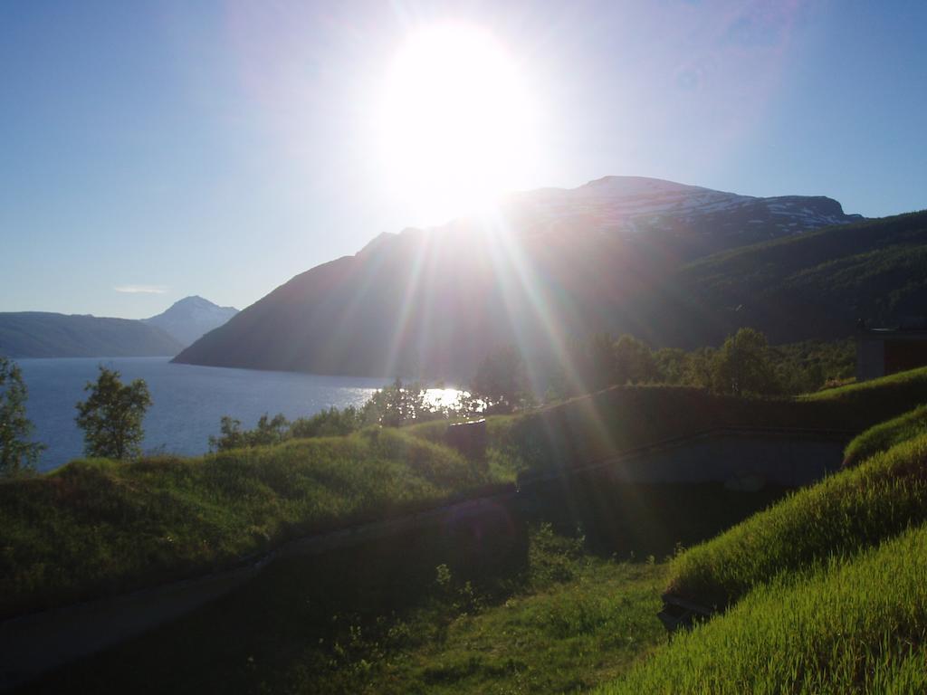 Fjellkysten Hotel Tennevoll Buitenkant foto